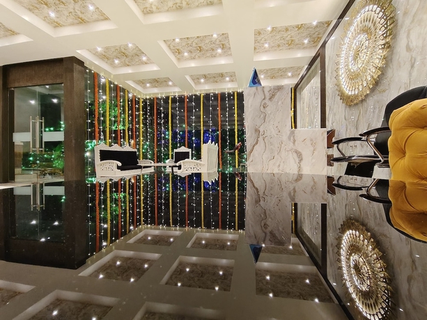 Imagen de los interiores del Hotel RADIANCE COURTYARD. Foto 16