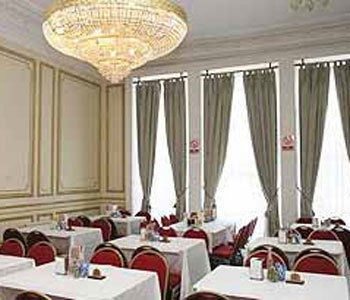 Imagen del bar/restaurante del Hotel RADNOR. Foto 6