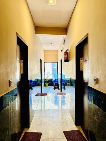 Imagen de los interiores del Hotel RAGHAV DHAM, Mathura. Foto 10