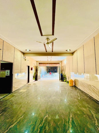 Imagen de los interiores del Hotel RAGHAV DHAM, Mathura. Foto 11