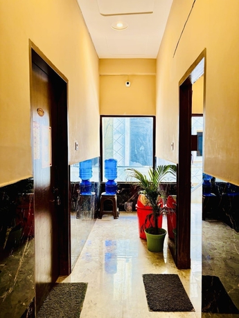 Imagen de los interiores del Hotel RAGHAV DHAM, Mathura. Foto 15