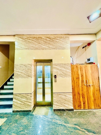 Imagen de los interiores del Hotel RAGHAV DHAM, Mathura. Foto 16