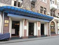 Imagen de los exteriores del Hotel RAILWAY. Foto 6