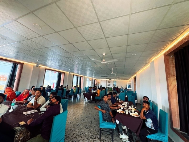 Imagen del bar/restaurante del Hotel RAMALAYA PREMA KUNJ RESORT. Foto 7