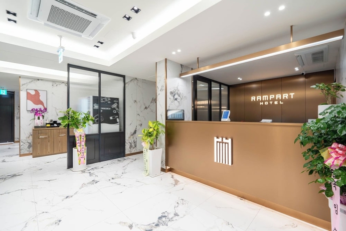 Imagen de los interiores del Hotel RAMPART HOTEL. Foto 16