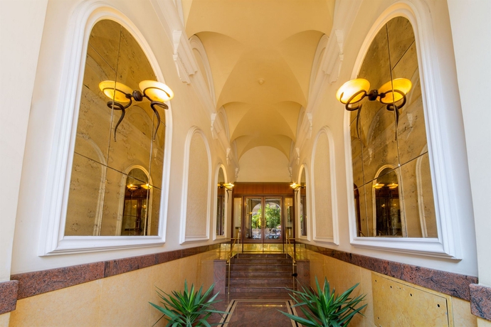 Imagen de los interiores del Hotel RANIERI. Foto 12