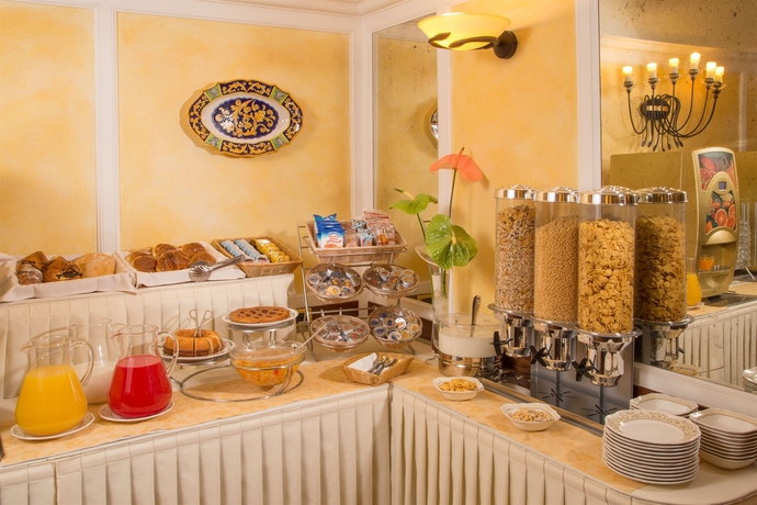 Imagen del bar/restaurante del Hotel RANIERI. Foto 5