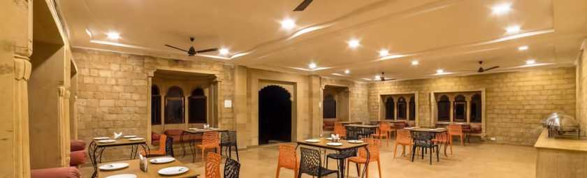 Imagen del bar/restaurante del Hotel RATNAWALI CAMPS. Foto 5