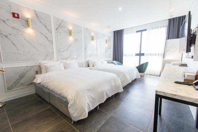 Imagen de la habitación del Hotel RAUM. Foto 16