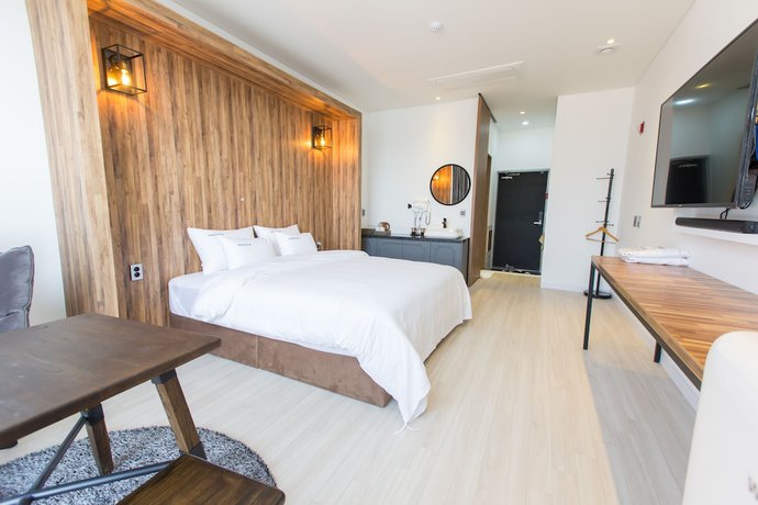 Imagen de la habitación del Hotel RAUM. Foto 17