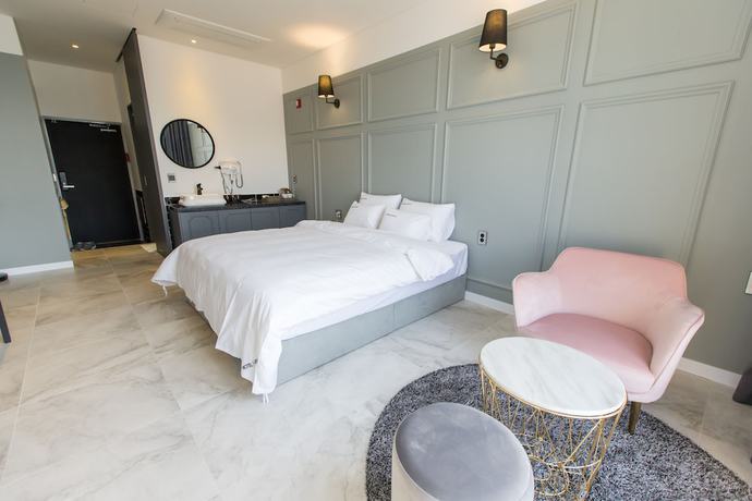 Imagen de la habitación del Hotel RAUM. Foto 19