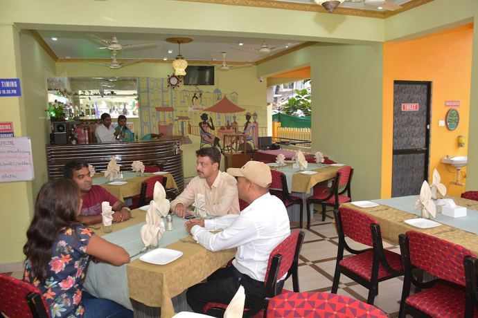 Imagen del bar/restaurante del Hotel RBR Beach Resort Calangute. Foto 3