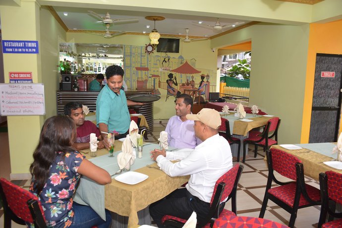 Imagen del bar/restaurante del Hotel RBR Beach Resort Calangute. Foto 4