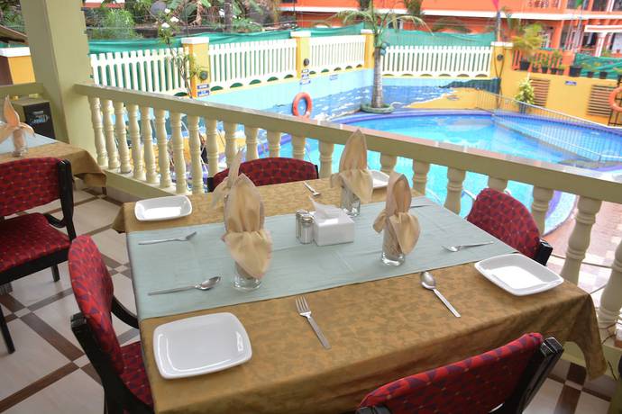 Imagen del bar/restaurante del Hotel RBR Beach Resort Calangute. Foto 6
