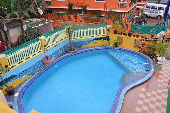 Imagen de la piscina del Hotel RBR Beach Resort Calangute. Foto 20