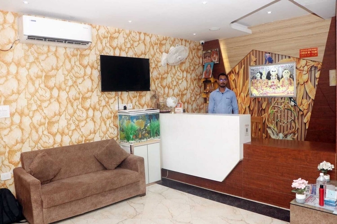 Imagen de los interiores del Hotel RBS and Restaurant In-Front Ram Temp. Foto 11
