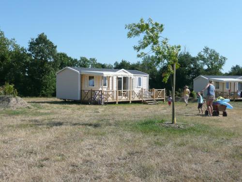 Imagen de la habitación del Hotel RCN La Ferme du Latois. Foto 9