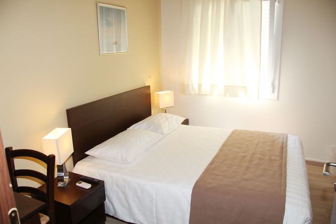 Imagen de la habitación del Hotel REA, Heraklion. Foto 2