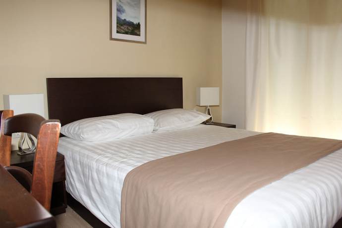 Imagen de la habitación del Hotel REA, Heraklion. Foto 10