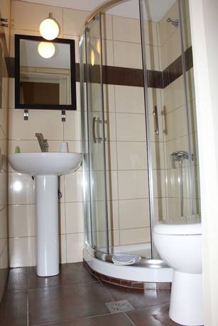 Imagen de la habitación del Hotel REA, Heraklion. Foto 13