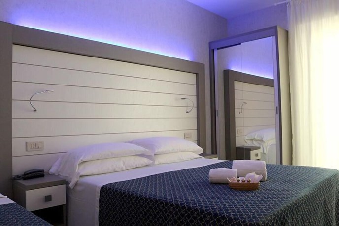 Imagen de la habitación del Hotel RECORD, Riccione. Foto 1