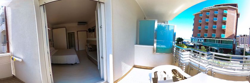 Imagen de la habitación del Hotel RECORD, Riccione. Foto 4
