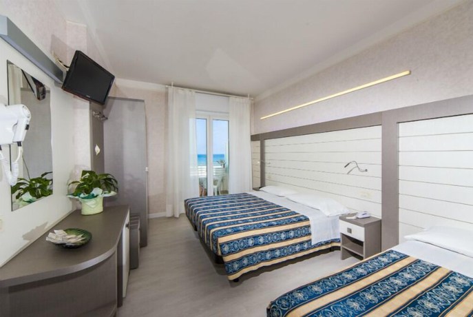 Imagen de la habitación del Hotel RECORD, Riccione. Foto 5
