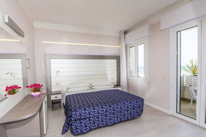 Imagen de la habitación del Hotel RECORD, Riccione. Foto 7