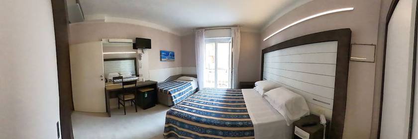 Imagen de la habitación del Hotel RECORD, Riccione. Foto 17