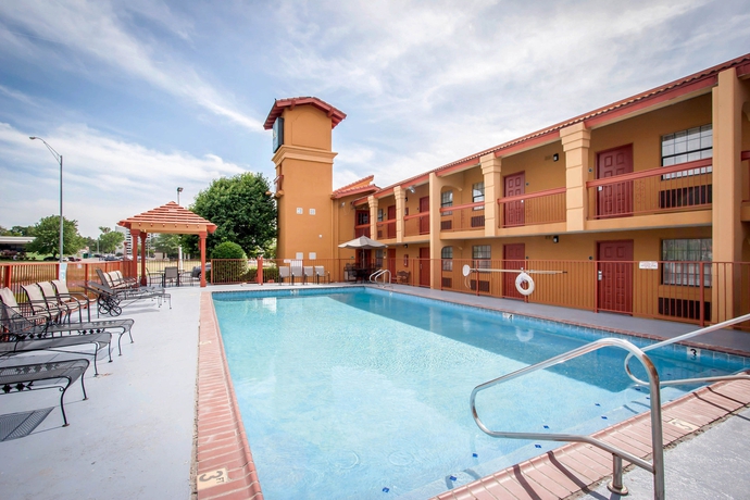 Imagen de la piscina del Hotel RED ROOF INN MEDICAL CENTER. Foto 13