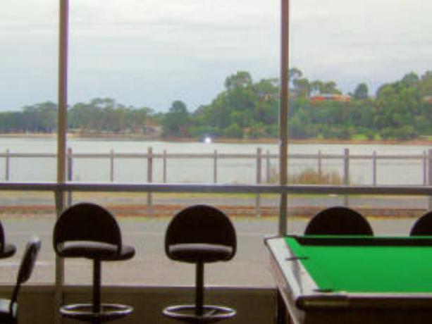 Imagen general del Hotel REGATTA POINT TAVERN. Foto 8