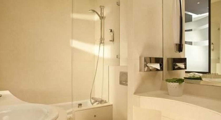 Imagen de la habitación del Hotel REGENT`S GARDEN. Foto 13