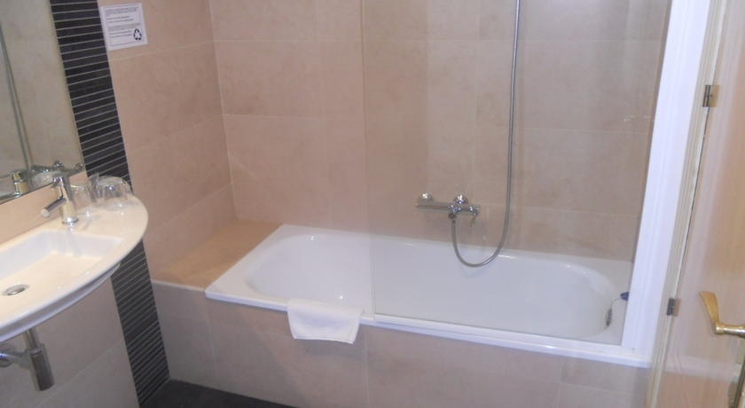 Imagen general del Hotel REINA ANA MARIA. Foto 2