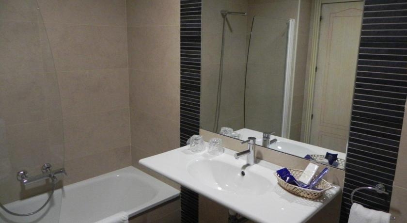 Imagen general del Hotel REINA ANA MARIA. Foto 4