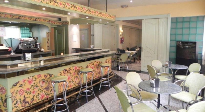 Imagen general del Hotel REINA ANA MARIA. Foto 5