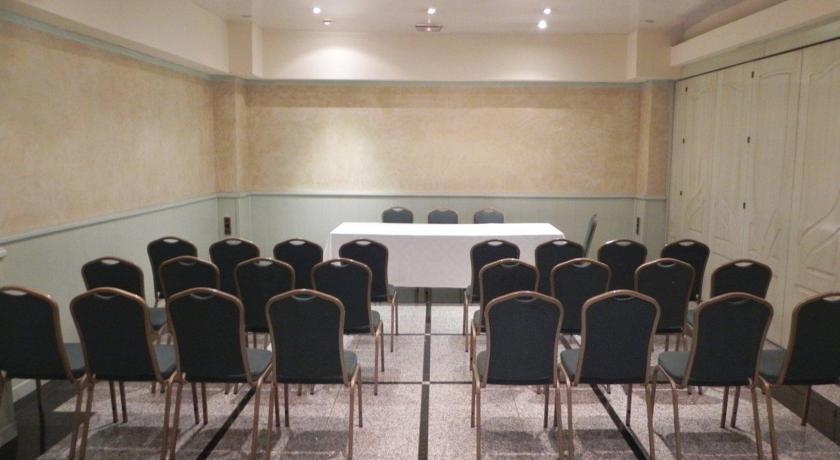 Imagen general del Hotel REINA ANA MARIA. Foto 9