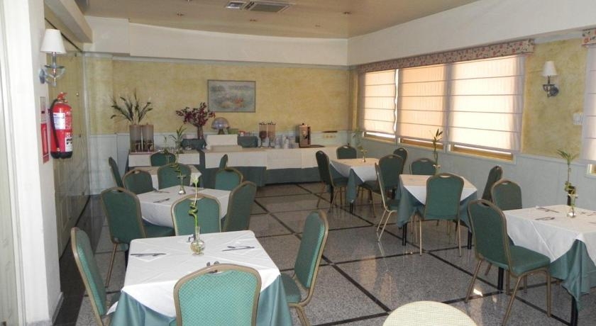 Imagen general del Hotel REINA ANA MARIA. Foto 10