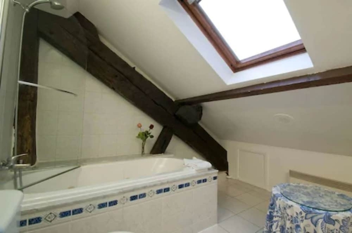 Imagen de la habitación del Hotel RELAIS HOTEL DU VIEUX. Foto 14