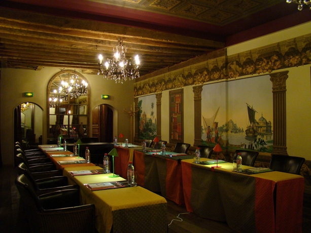 Imagen de los interiores del Hotel RELAIS MONCEAU. Foto 7