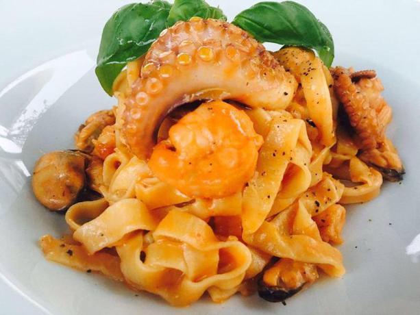 Imagen general del Hotel RESTAURANT SENATOR. Foto 3