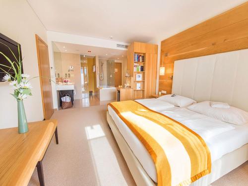 Imagen de la habitación del Hotel RETTER Bio-Natur-Resort. Foto 18