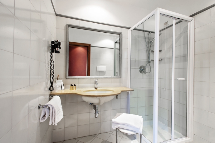 Imagen de la habitación del Hotel REX, Roma. Foto 5