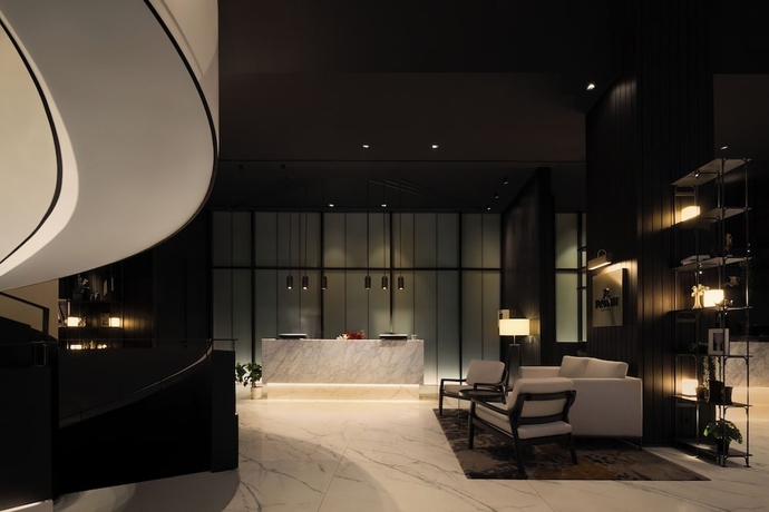 Imagen de los interiores del Hotel REZ Semarang. Foto 16