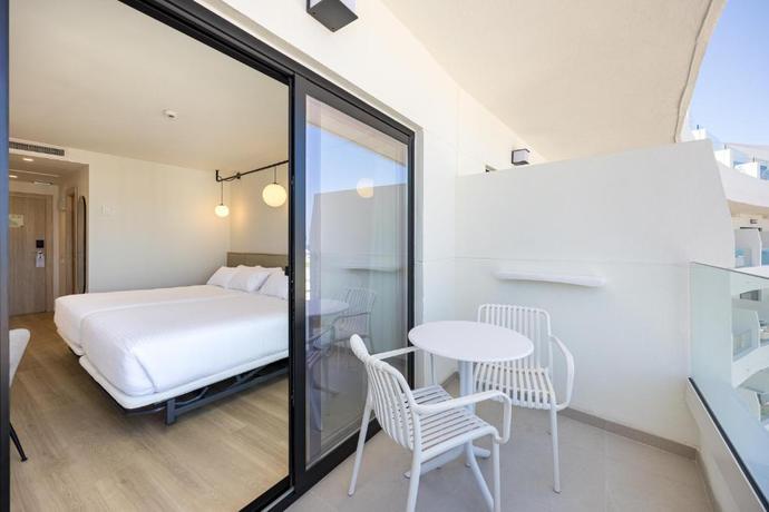 Imagen de la habitación del Hotel RH Arena. Foto 11