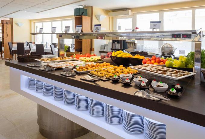 Imagen del bar/restaurante del Hotel RH Casablanca Suites. Foto 3