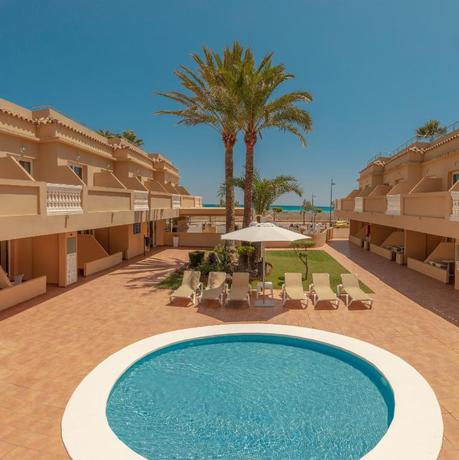 Imagen de la piscina del Hotel RH Casablanca Suites. Foto 11