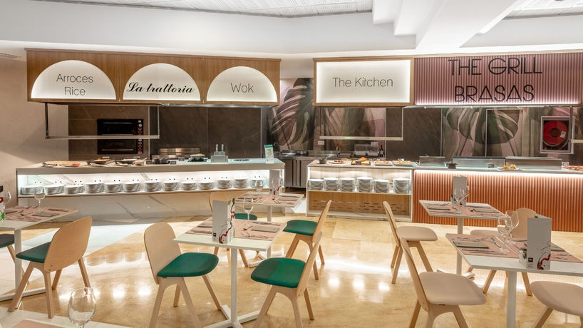 Imagen del bar/restaurante del Hotel RH Ifach. Foto 2