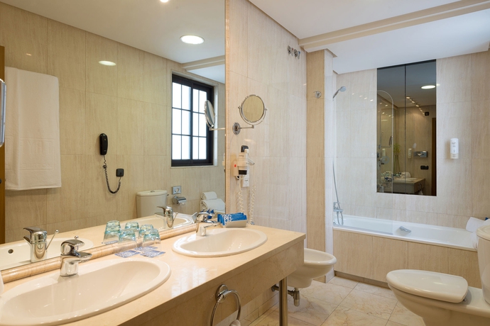 Imagen de la habitación del Hotel RH Jerez Centro. Foto 10