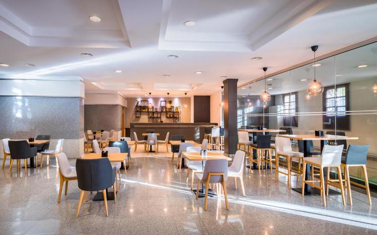 Imagen del bar/restaurante del Hotel RH Jerez Centro. Foto 3