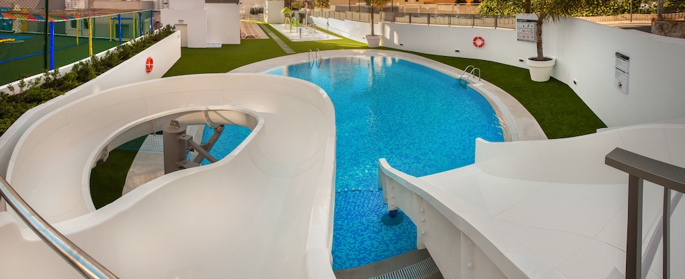 Imagen de la piscina del Hotel RH Princesa. Foto 12